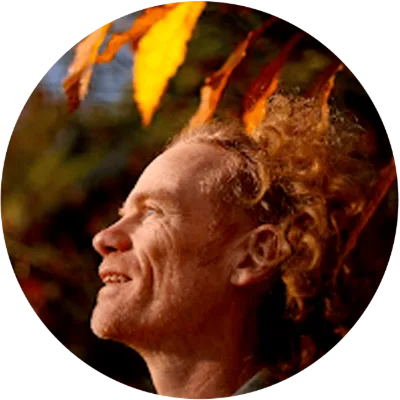Portrait de Yves Groscolas, massage tantrique certifié à Poullan-sur-Mer