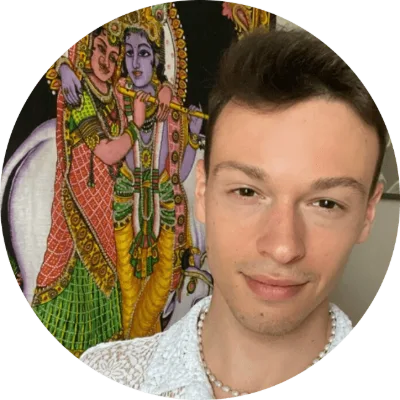 Portrait de Léonard Loridan, massage tantrique certifié à Houplines